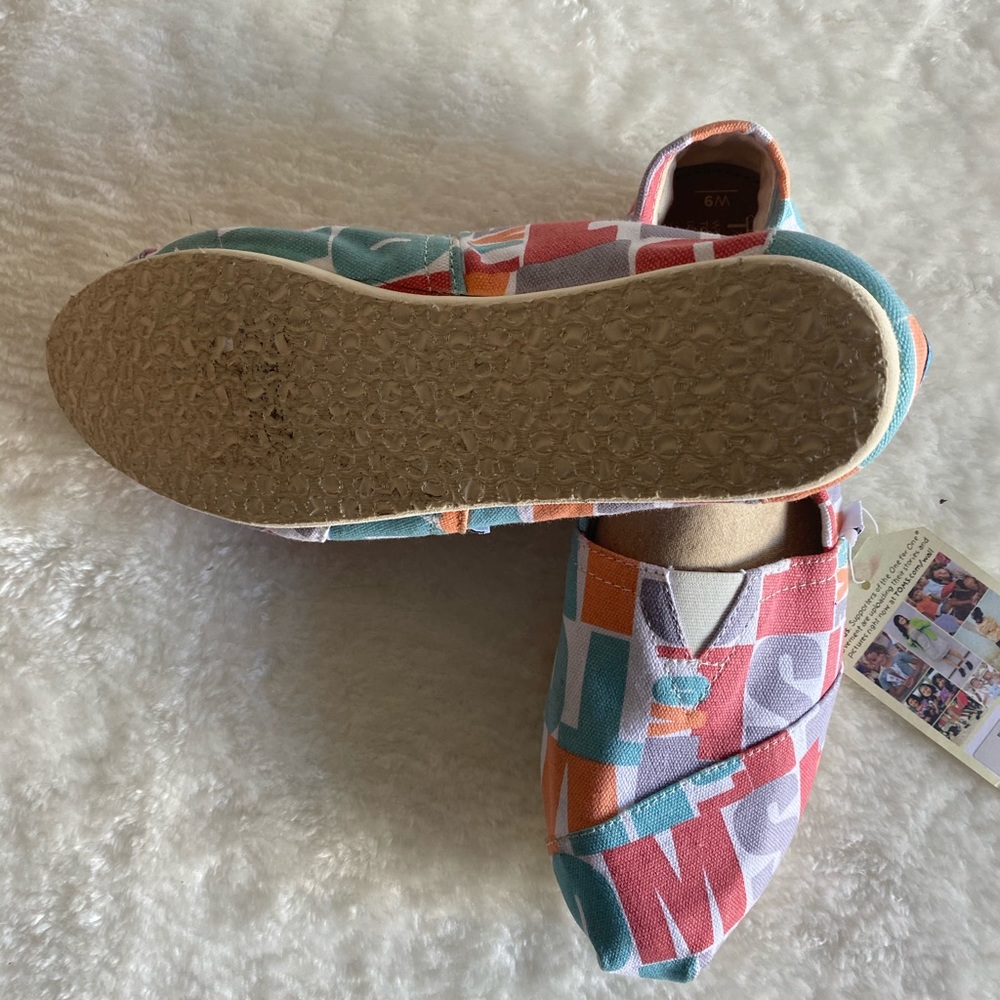 New Toms - Picture 3 of 5